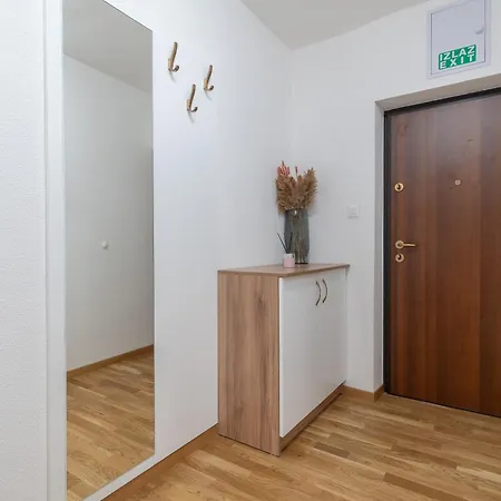 Lägenhet Zozo, Modern Two-bedroom Split