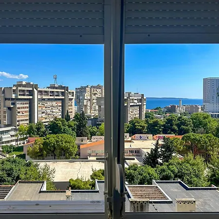 Zozo, Modern Two-bedroom * Split