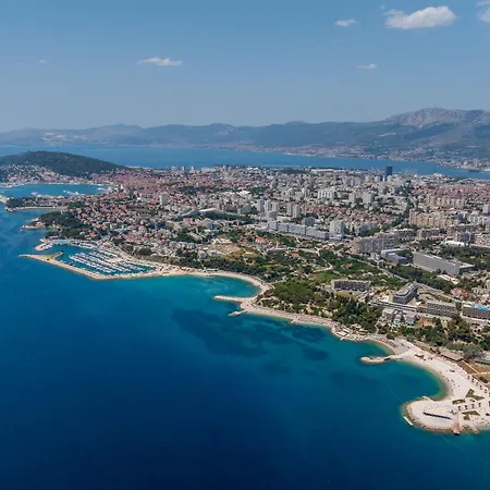 Apartment Zozo, Modern Two-bedroom *