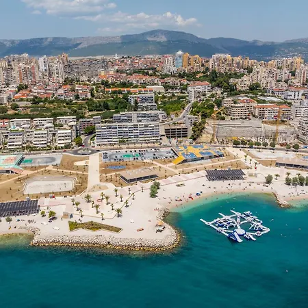 Zozo, Modern Two-bedroom