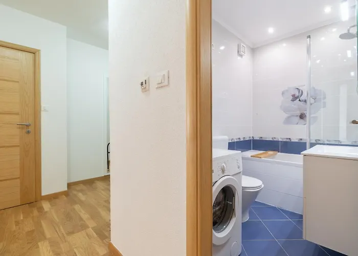 Zozo, Modern Two-bedroom Split