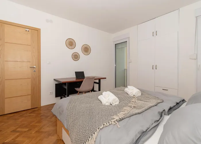 Zozo, Modern Two-bedroom Apartment Split