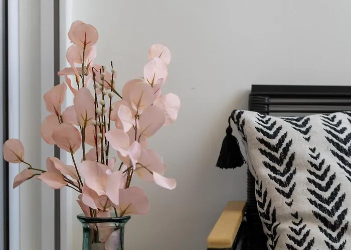 Zozo, Modern Two-bedroom