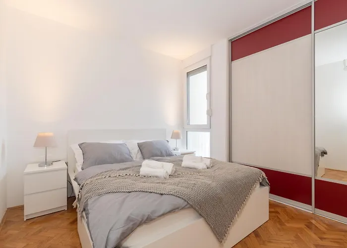 Zozo, Modern Two-bedroom Apartment