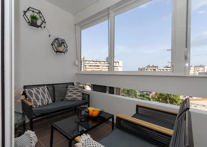 Zozo, Modern Two-bedroom Apartment *