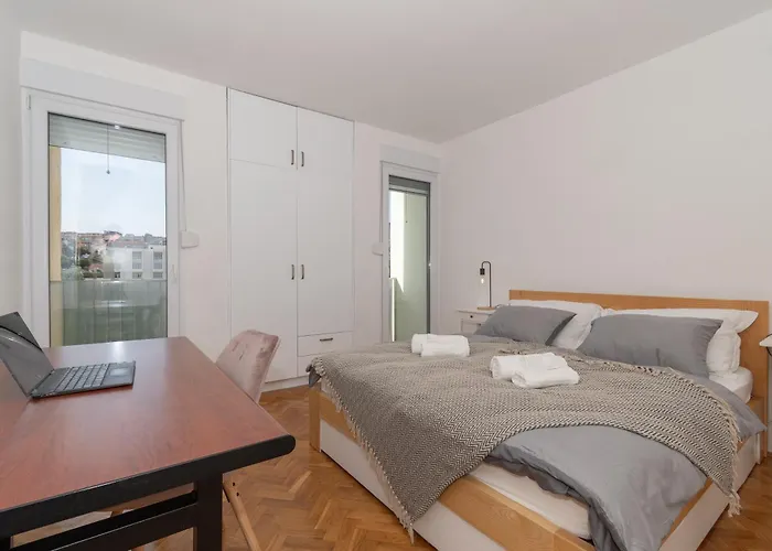 Apartment Zozo, Modern Two-bedroom *