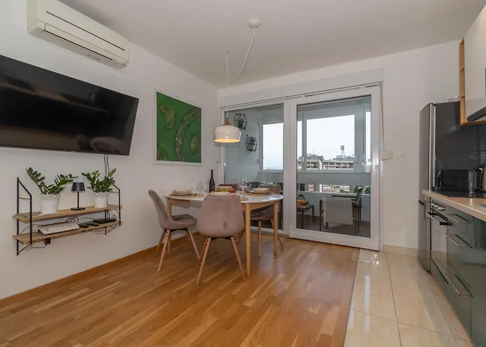 Zozo, Modern Two-bedroom Apartment