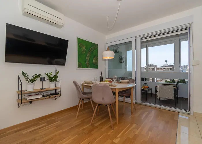 Zozo, Modern Two-bedroom Apartment Split