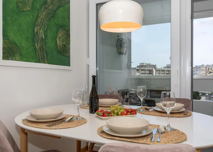 Zozo, Modern Two-bedroom Apartment *