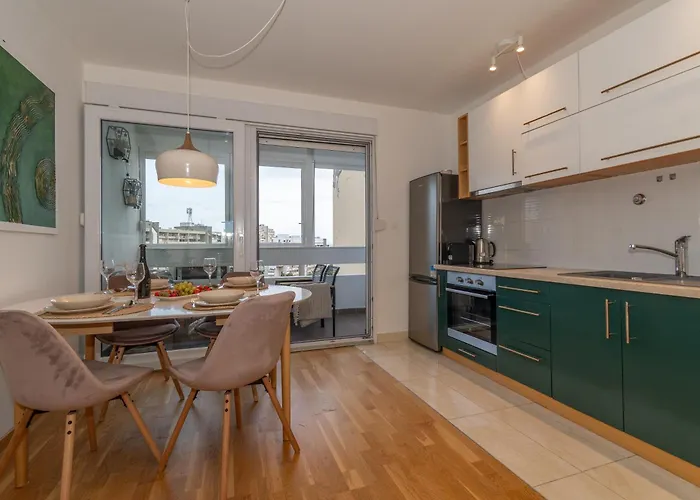 Zozo, Modern Two-bedroom Apartment