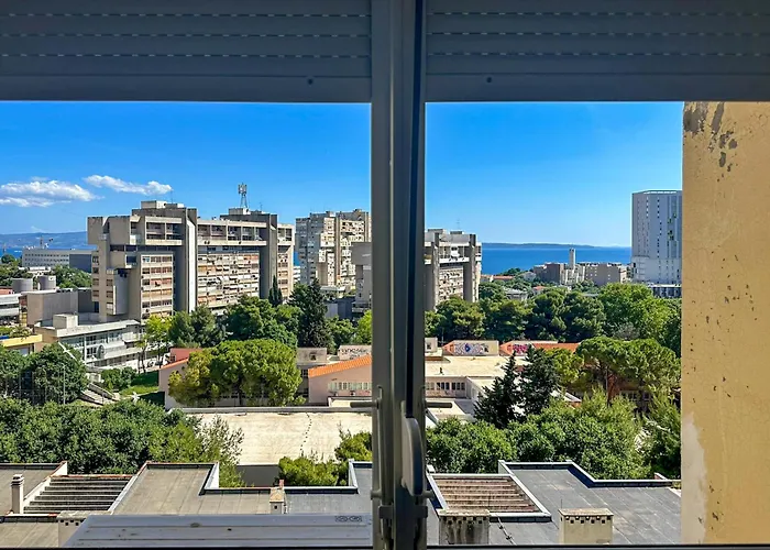 Zozo, Modern Two-bedroom * Split