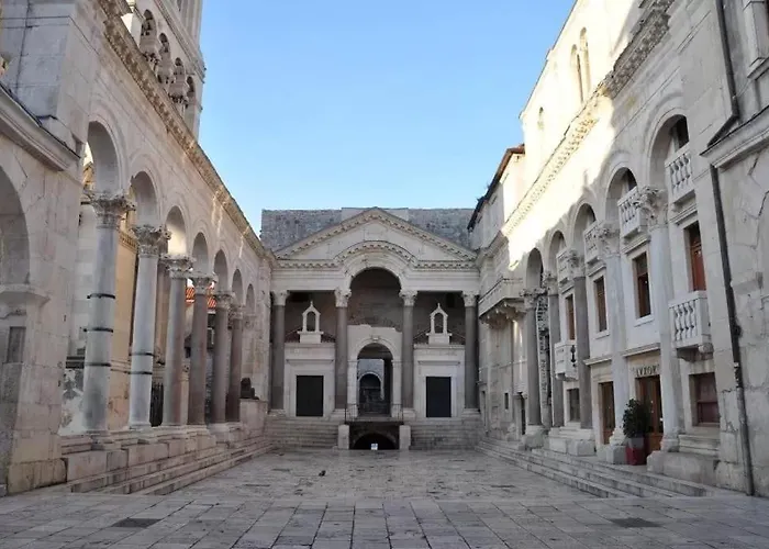 Zozo, Modern Two-bedroom *