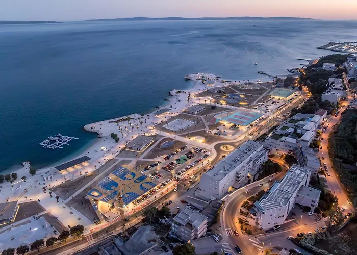 Zozo, Modern Two-bedroom *